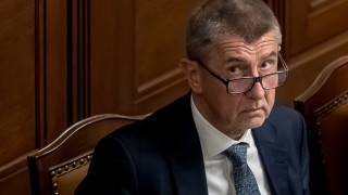 Чешкото коалиционно правителство водено от премиера Андрей Бабиш оцеля при