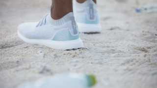 Adidas пуска маратонки, изработени изцяло от рециклирани отпадъци