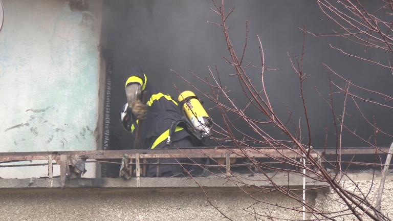 Пожарникари откриха собственика на изгорелия апартамент в Стара Загора