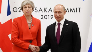 Премиерът на Великобритания Тереза Мей проведе разговори с руския президент