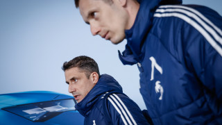 Треньорът на Левски Хулио Веласкес говори пред медиите на летище