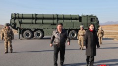 Ким Чен-ун методично подготвя дъщеря си за свой наследник