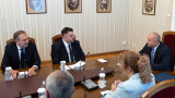 Размразяване между БСП и Радев