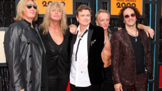 Def Leppard си взимат почивка