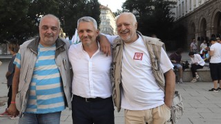 Фундаментите на държавата са изкрътени тук се лъже и се