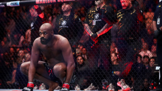 Живата легенда на смесените бойни изкуства Джон Джоунс изненадващо окачи ръкавиците