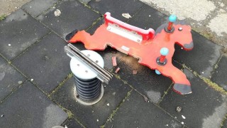 Все повече вандалски прояви по детските площадки се наблюдават в