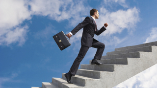 Често свързваме повишенията с увереност и огромни постижения Но когато