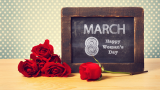 Честит 8 март, дами!