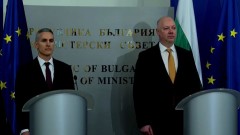 Желязков предаде "факела" на приемствеността на Гюров, той го прие с обещание да няма реваншизъм