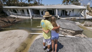 Жертвите на урагана Ирма нараснаха до 12 души в американския