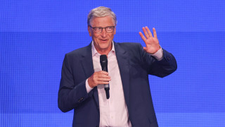 Въпреки че е на 68 години и притежава 138 милиарда