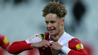 Сръбският футболен шампион Цървена звезда направи първата голяма продажба през