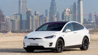 Автомобил на Tesla се взриви на паркинг в жилищна сграда в Китай (Видео)