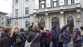 Протестират в болница в Пловдив заради масово напускане на медицински сестри