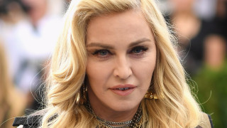 Американската поп дива Мадона изиска чрез съд да бъдат изтеглени