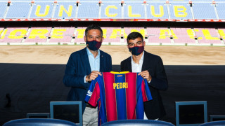 От Барселона представиха 17 годишния Педри като футболист на клуба Той