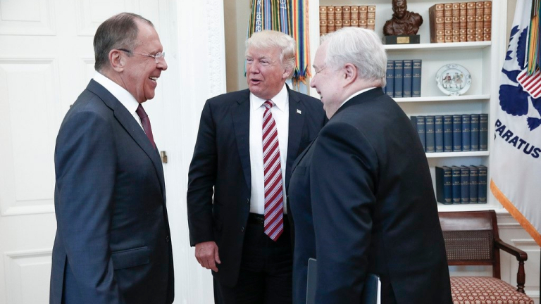 В Русия обсъждали да повлияят на Тръмп чрез съветниците му