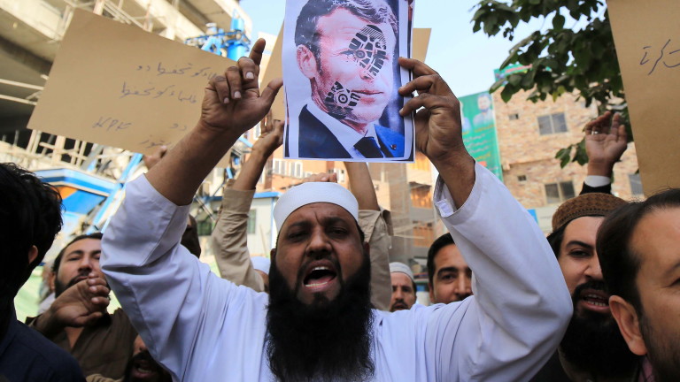 Френският президент Еманюел Макрон заяви, че разбира чувствата на мюсюлманите