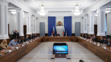 Правителството реши кой ще получи по 50 евро заради поскъпването на горивата
