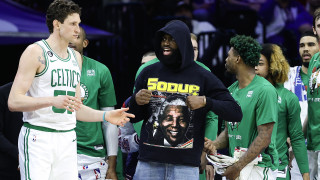 Крилото на Бостън Селтикс Джейлън Браун претърпя нелепа травма която