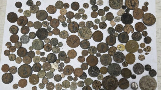 Задържаха над 4600 антични монети и старинни предмети на "Капитан Андреево"