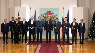 Държавният глава Румен Радев удостои с почетния знак на президента