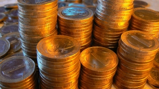 Големи но единични приходи крепят бюджетния баланс над повърхността През