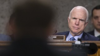 Американският сенатор Джон Маккейн е диагностициран с тумор на мозъка