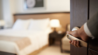 Нощувките по хотели са неизменна част от живота ни независимо