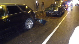 Катастрофа временно е затворила тунел Железница по път Е79 между