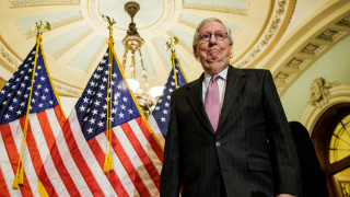 Лидерът на републиканците в Сената на САЩ Мич Макконъл призова