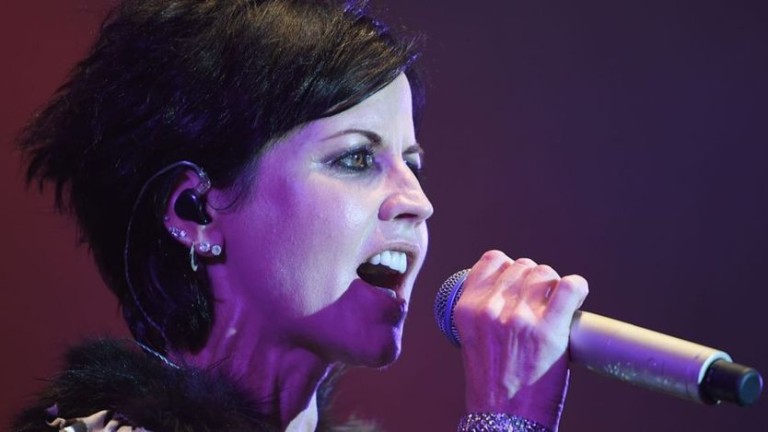 В Лондон почина вокалистката на ирландската група Cranberries Долорес О`Риърдън.
