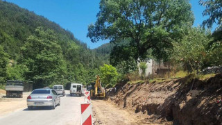 Започна изграждането на път II 86 Средногорци Рудозем и обходния