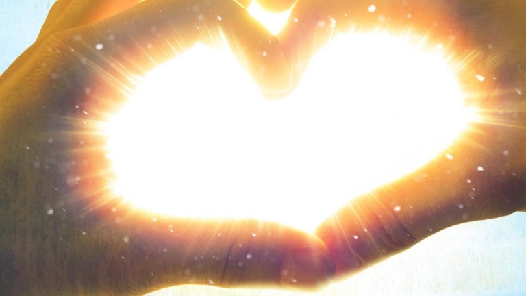 Деца правят сувенири, за да съберат средства за лечението на свой съученик