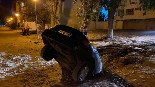 Кола пропадна в огромна дупка в квартал Кършияка в Пловдив