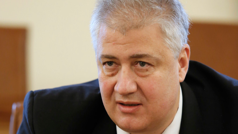 Балтов оспорва в съда уволнението си, но няма свой път в политиката