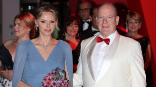 След дълго медийно отсъствие и все по чести предположения че нещо