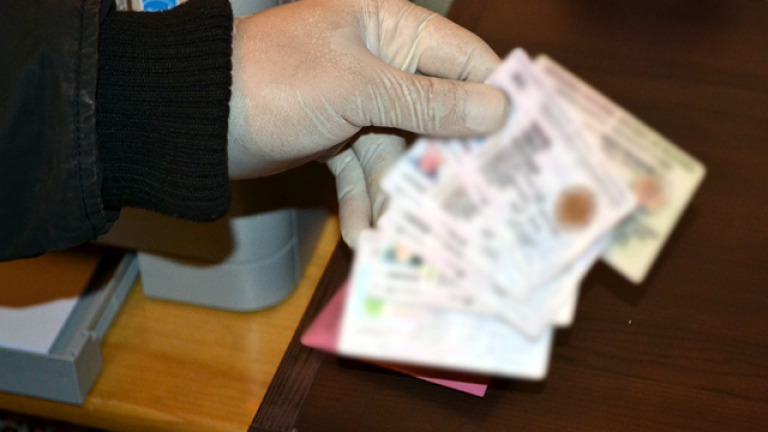 Временно без картови плащания на такси за лични документи във Варна