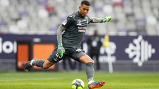 Италианските грандове Рома и Наполи проявяват сериозен интерес към вратаря