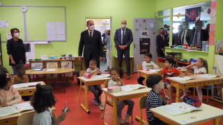 Франция затвори 22 от своите 62 000 училища след като