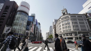 Премиерът и ръководител на управляващата Либерално демократическа партия на Япония Фумио