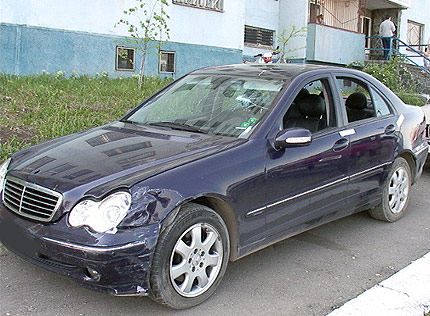 Задържаха известни автокрадци 