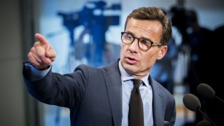 Премиерът на Швеция Улф Кристерсон привика началника на въоръжените сили