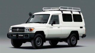 Toyota пригоди Land Cruise 70 за транспортиране на ваксини