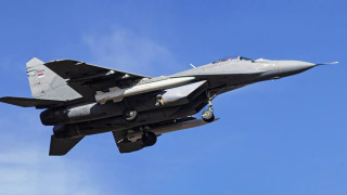 Военновъздушните сили ВВС вдигнаха МиГ 29 след като пътнически самолет е