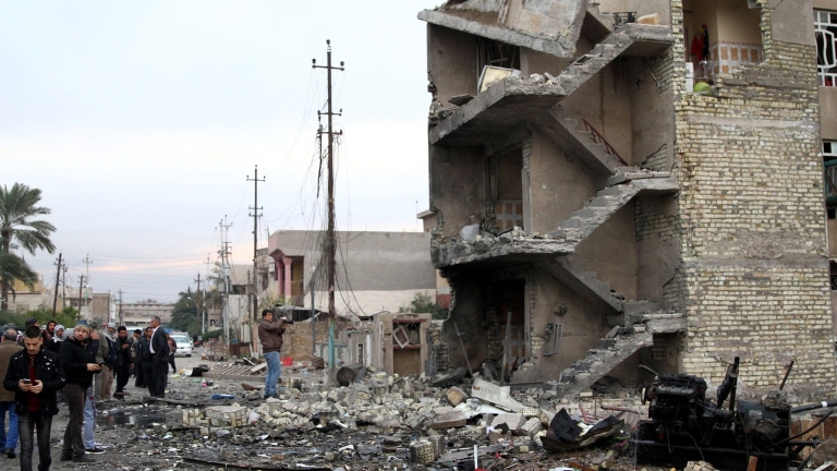 Кола бомба уби най-малко 11 души в Багдад