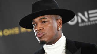 Редките снимки на седемте си деца, които сподели Ne-Yo