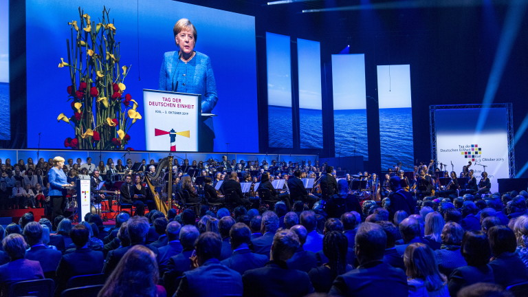Меркел: Обединението на Германия е продължаващ процес