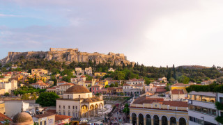 Нарастването на лихвените проценти изглежда отказва гърците от търсенето на